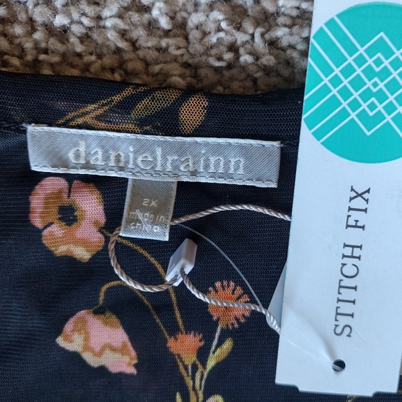 Daniel Rainn V-neck Floral Cap Sleeve Shirt NWT - Picture 6 of 11